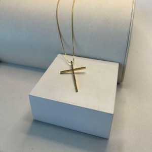 Crucifixo cravejado