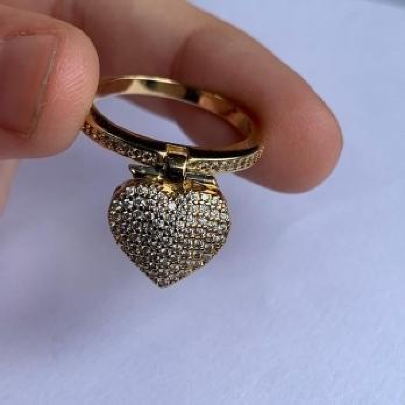 Anel com Pingente de Coração Cravejado
