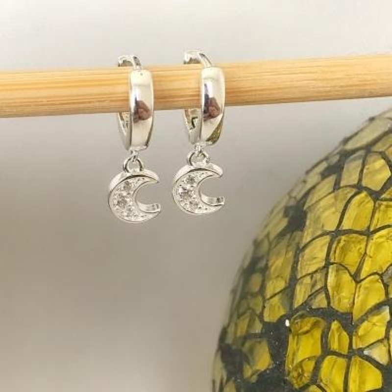 Brinco Argolinha com Lua Cravejada