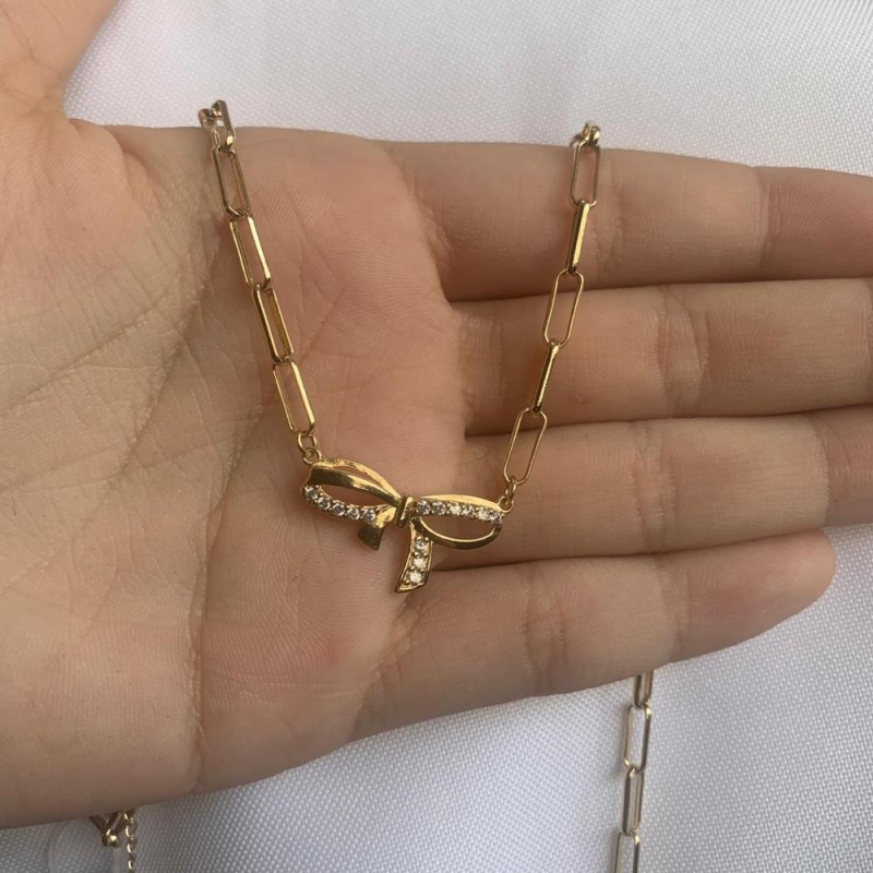 Colar Corrente Cartier com Pingente Laço Cravejado