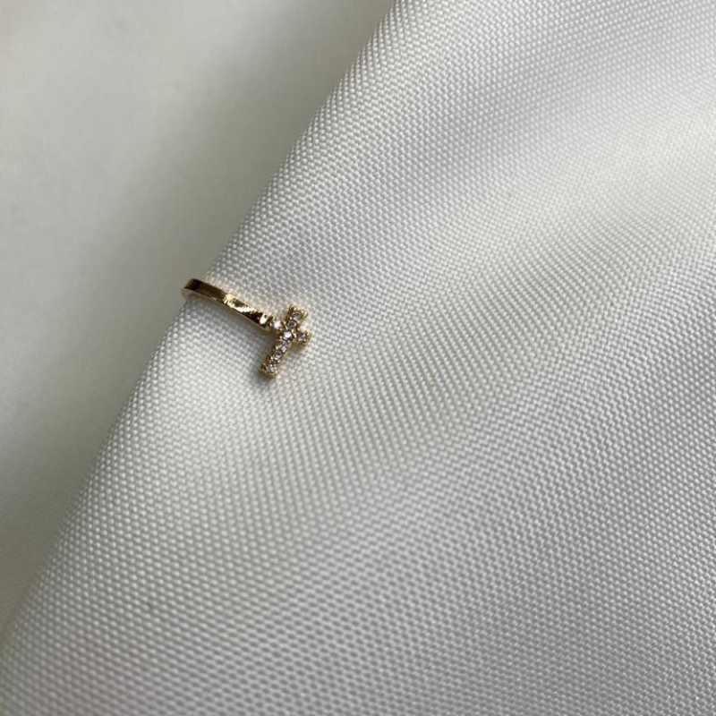 Brinco Piercing Fake Cruz Cravejado