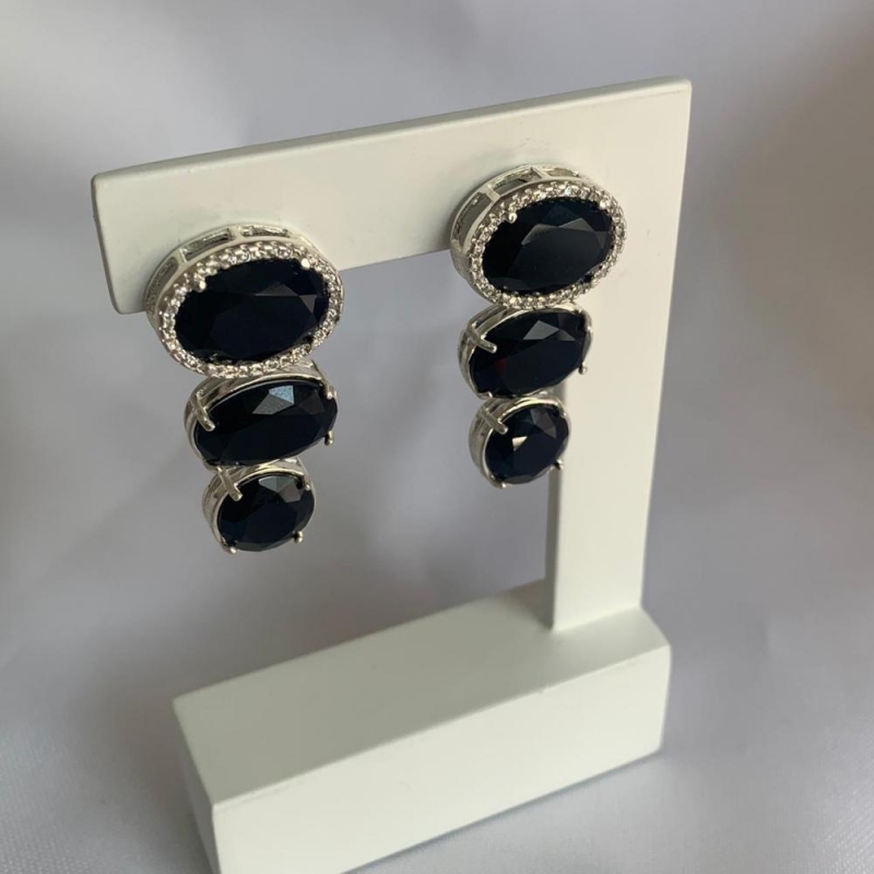 Brinco Prata Cravejado 3 Pedras Preto