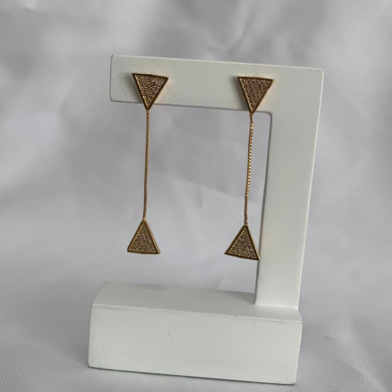 Brinco Triangulo com Corrente