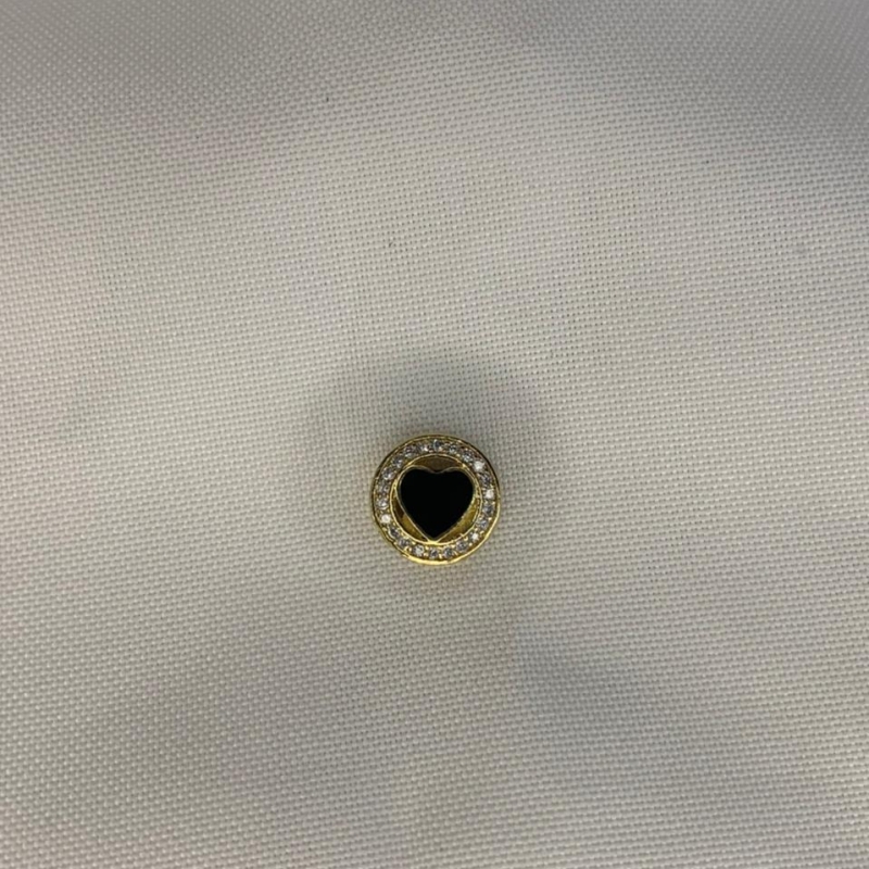 Círculo Cravejado com Coração Preto