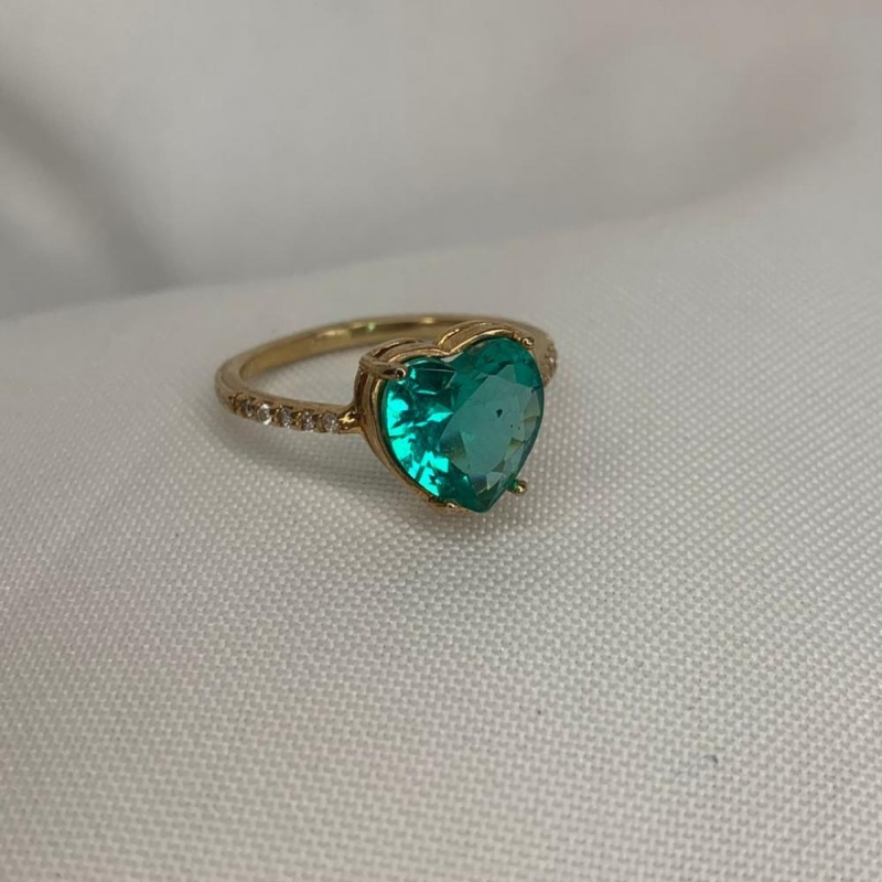 Anel Cravejado com Pedra Coração Verde 4 Garras