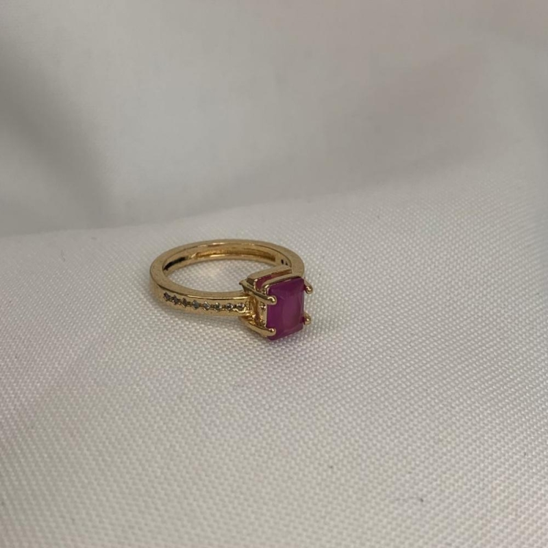 Anel Cravejado com Pedra Quadrada Rosa