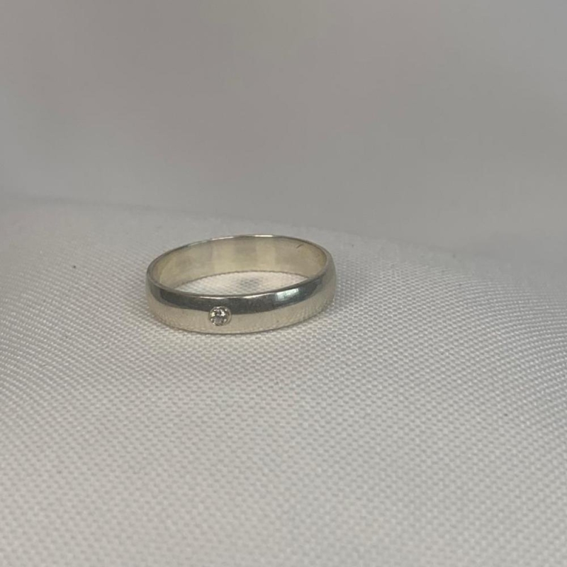 Anel Liso Médio com Ponto de Luz