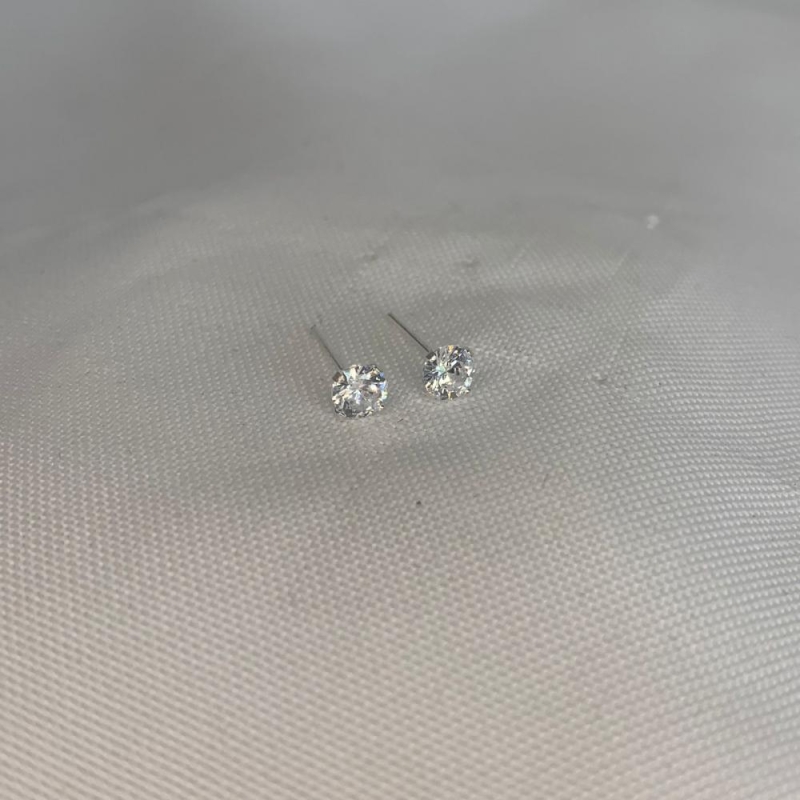 Brinco Ponto de Luz Médio 4 Garras