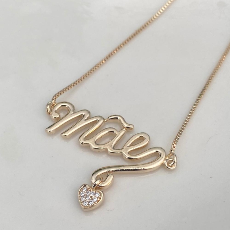 Colar Mão com Coração Cravejado