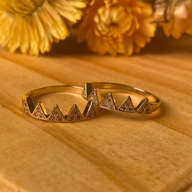 Anel 5 Triângulos Cravejados