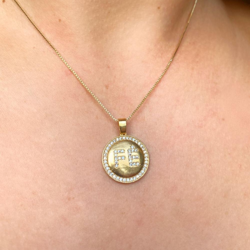 Colar veneziana com medalha da fé cravejada