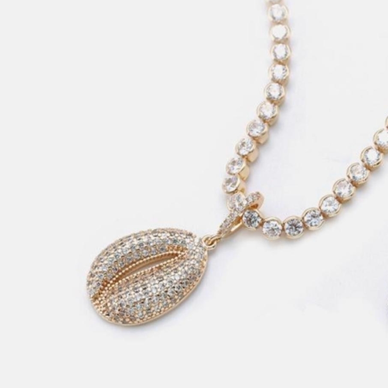 Gargantilha riviera cristal com pingente buzio cravejado