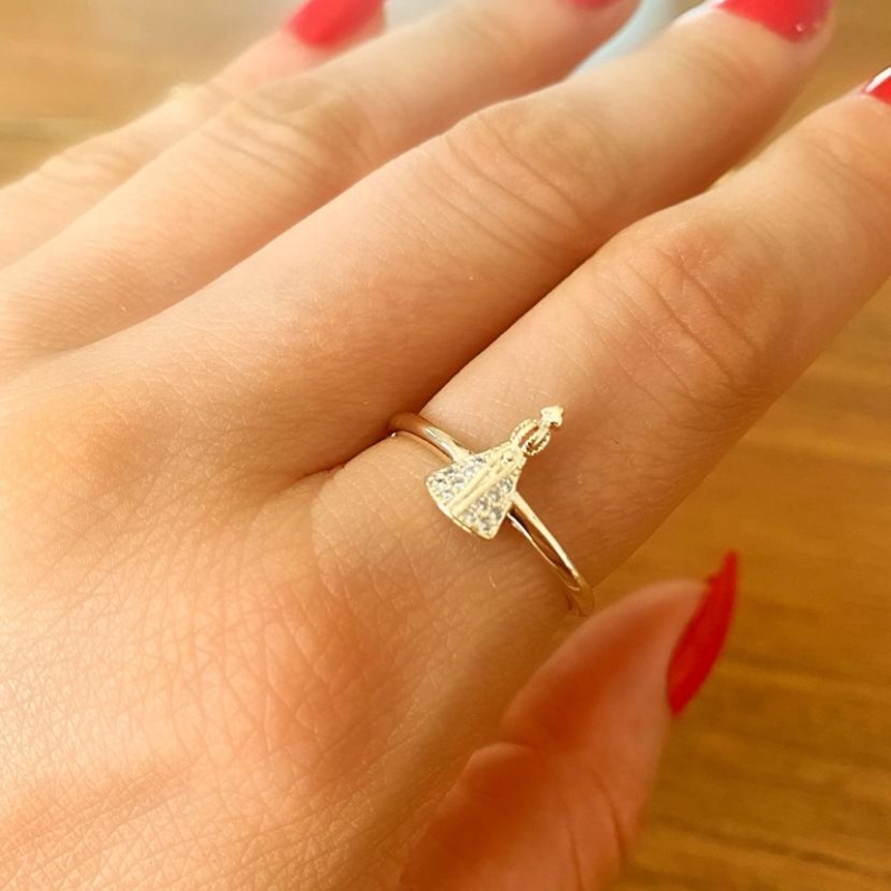 Anel fino com nossa senhora zirconia branca