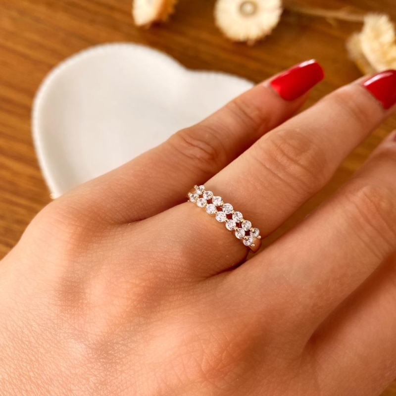 Meia aliança 7 zirconias grandes 2 fileiras