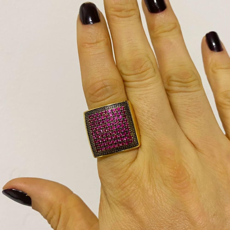 Anel Quadrado Grande Cravejado rubi