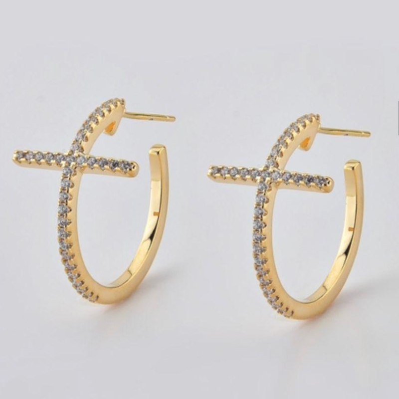 Argola cravejada cruz