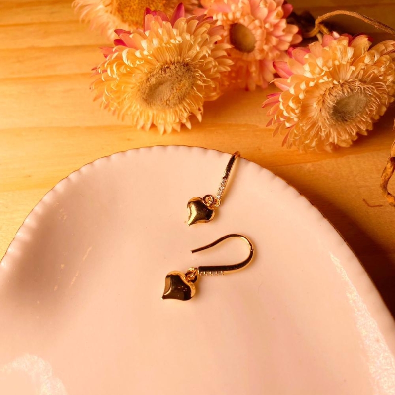 Brinco gancho com coração