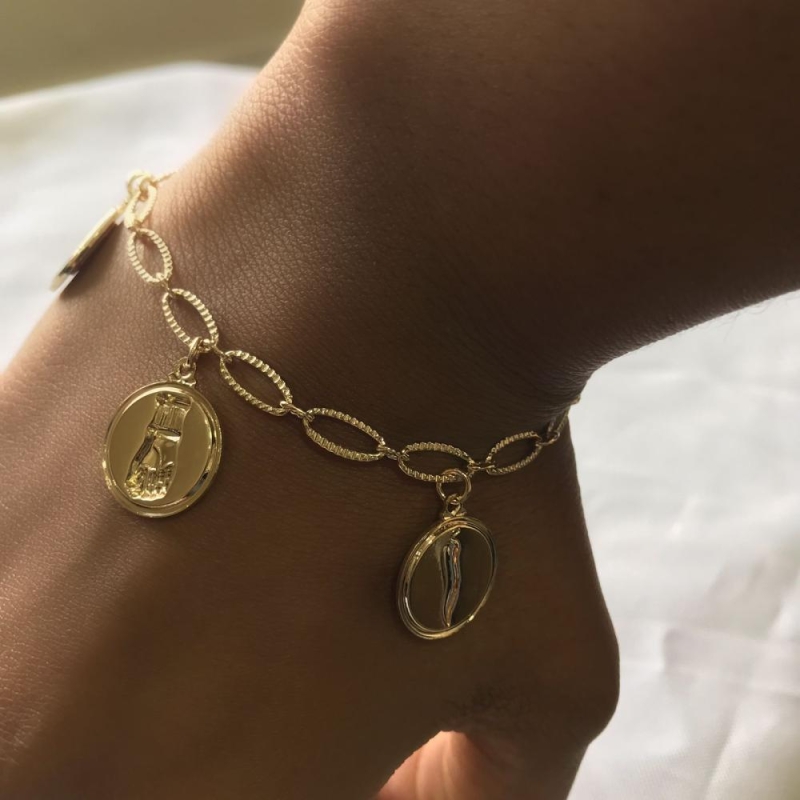 Pulseira trez pingentes