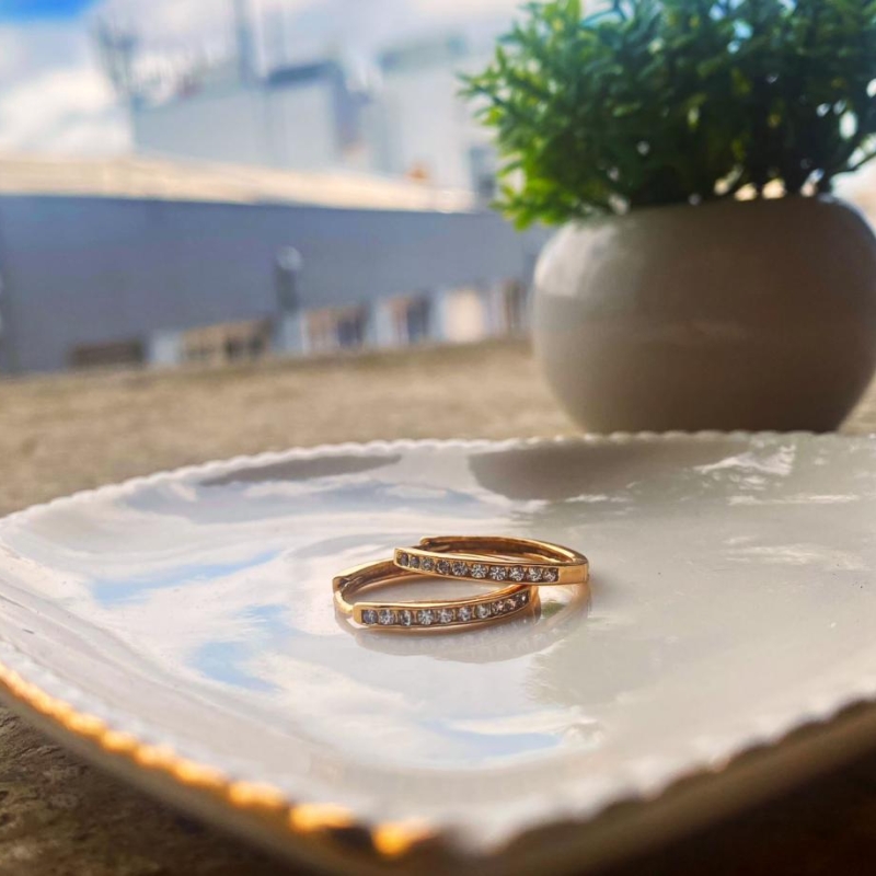 Brinco argola click 1 linha zirconias