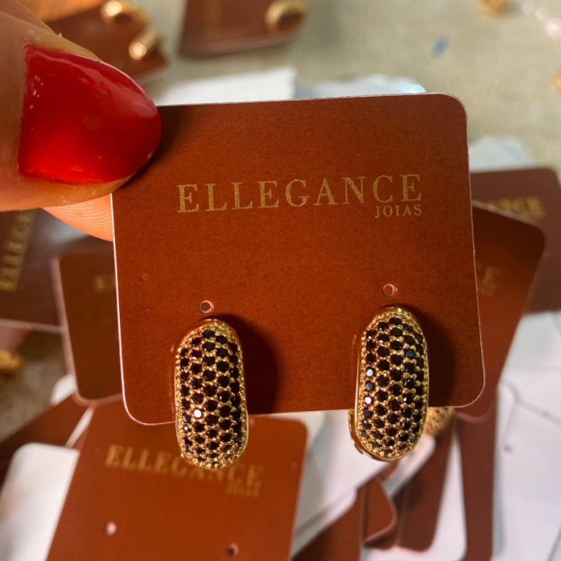 brinco médio  cravejado