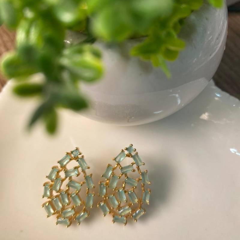 Brinco oval cristais azul bebe