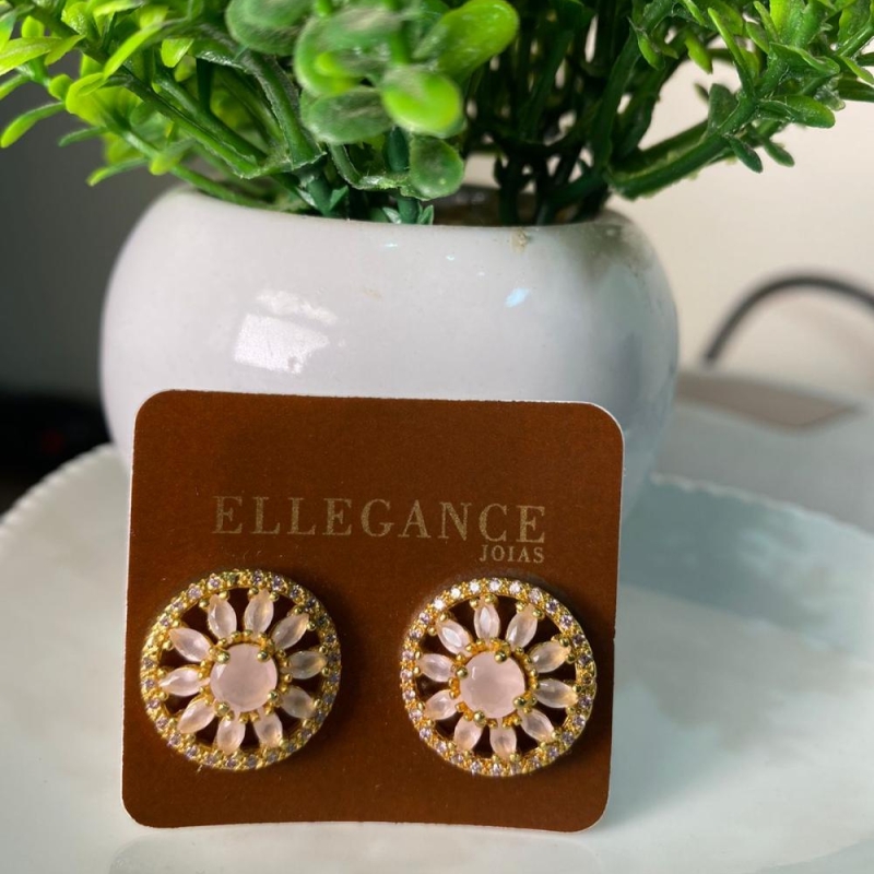 Brinco redondo cravejado na volta rose