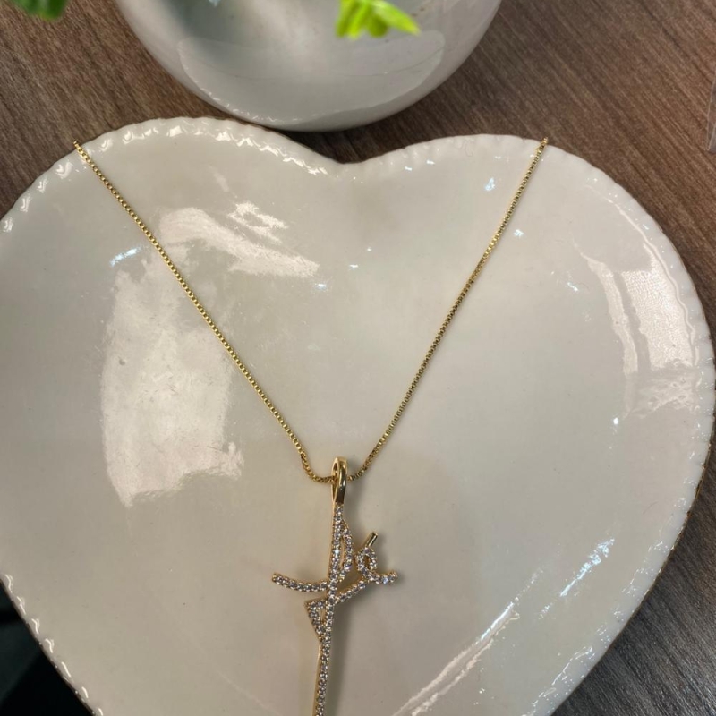 Colar pingente fe cravejado