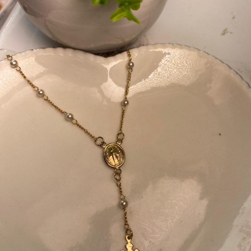 Pulseira corrente com perola pingentes nossa senhora e cruz