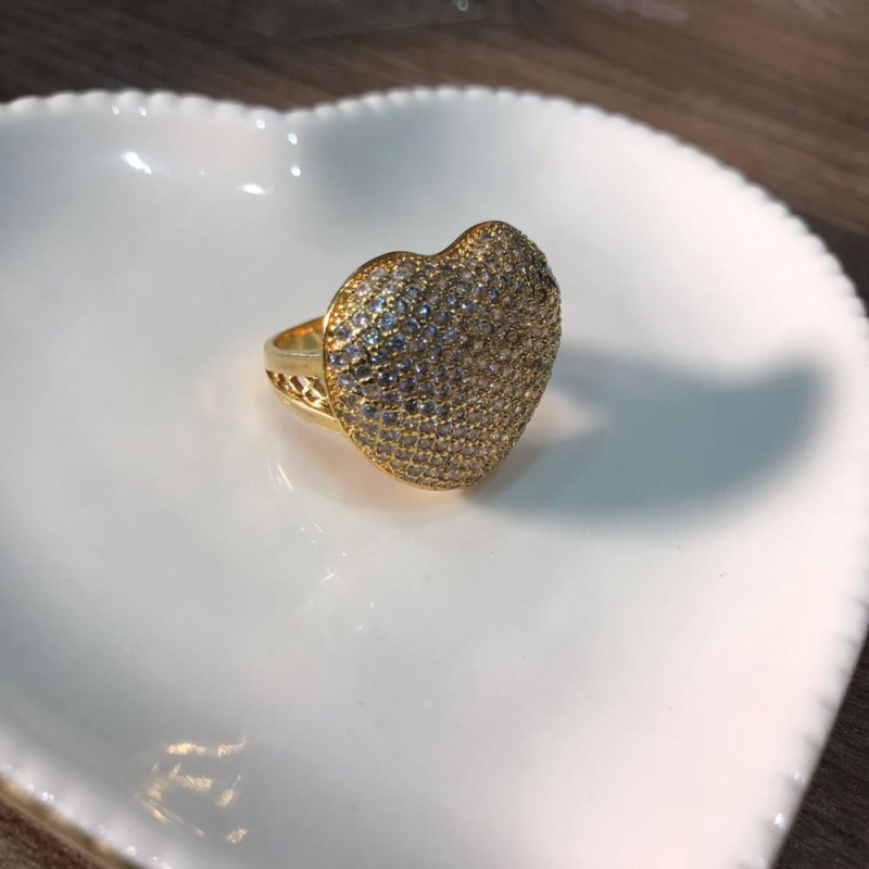anel coração cravejado
