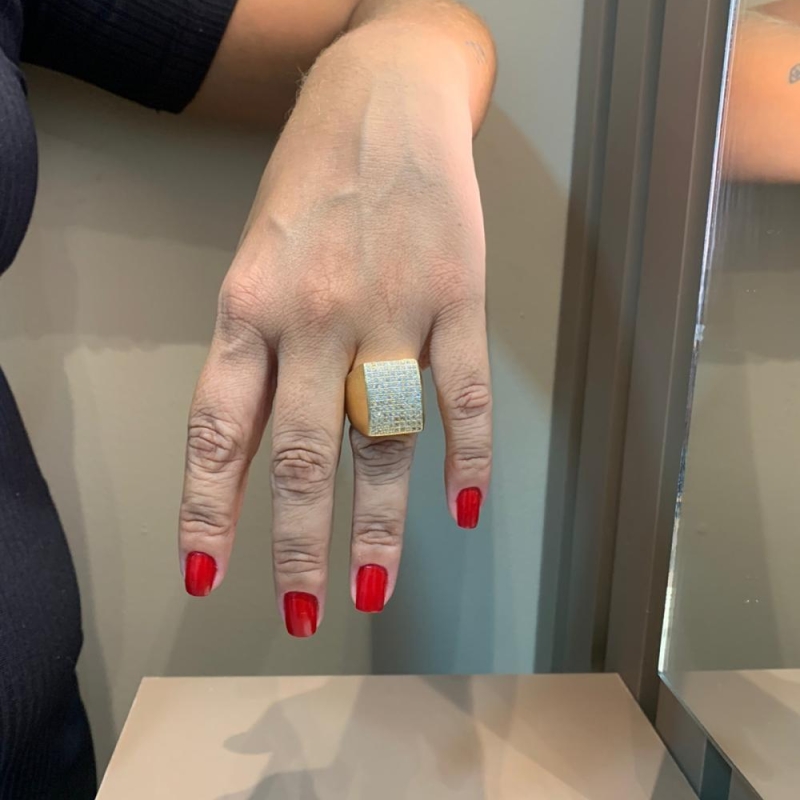 anel quadrado cravejado