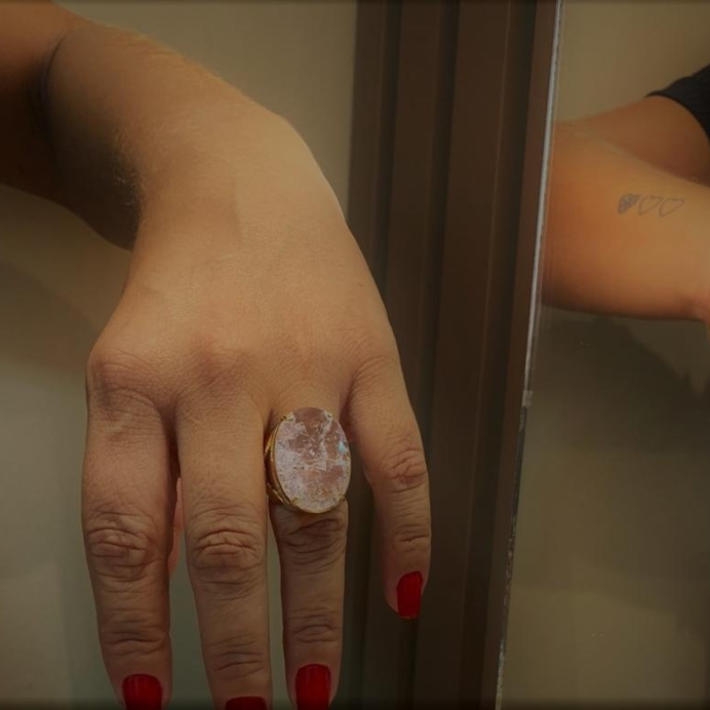 anel  quatro garras com pedra cristal rosa