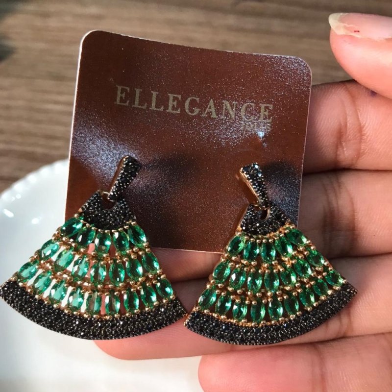 Brinco leque cravejado