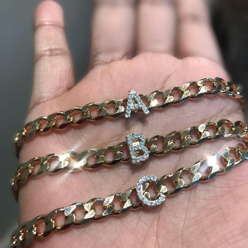 pulseira gurmet letra v