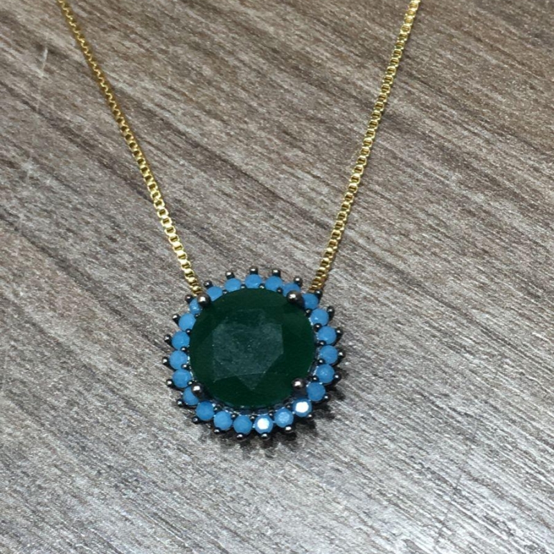 colar cristal verde redondo com detalhe azul