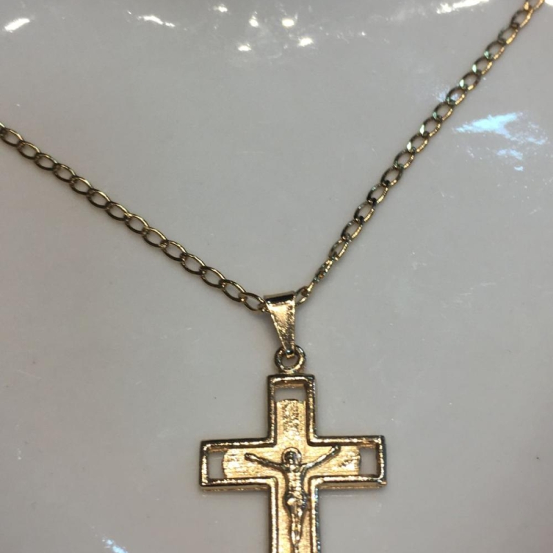 colar cruz com jesus no centro