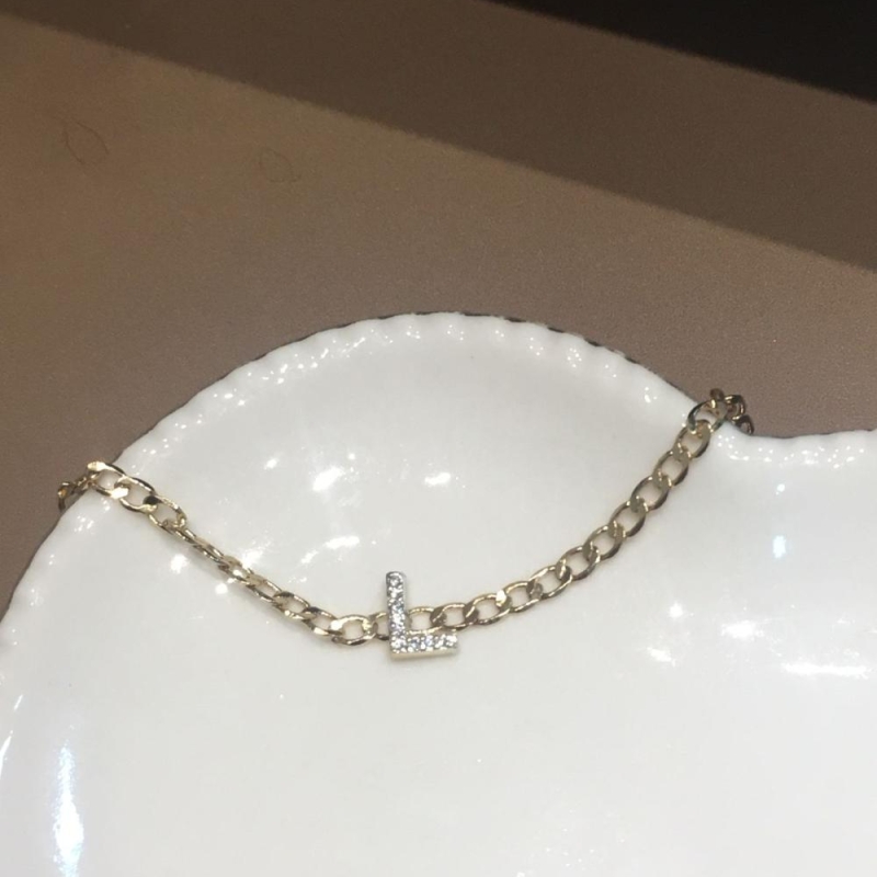 pulseira letra do alfabeto com cristal