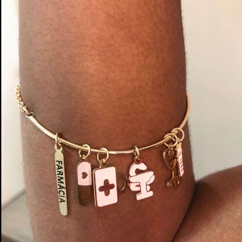 pulseira meia argola, pingentes farmácia