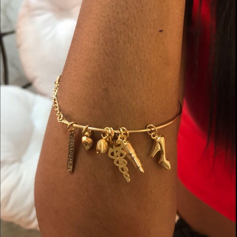 pulseira meia argola, pingentes fisioterapia