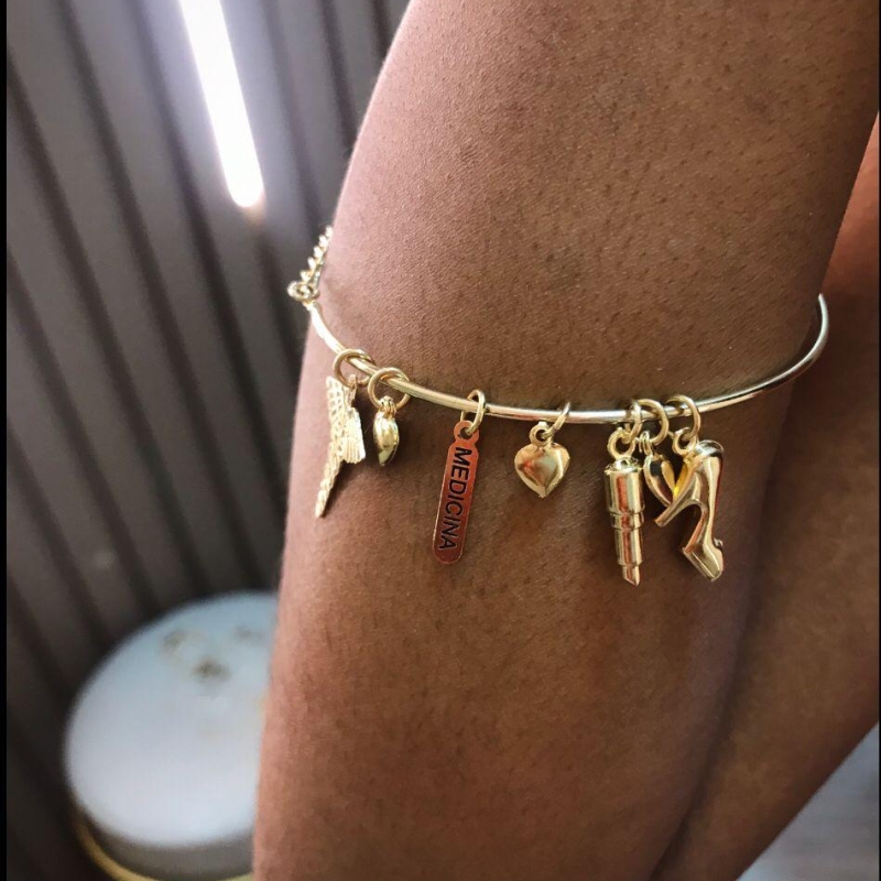 pulseira meia argola, pingentes medicina