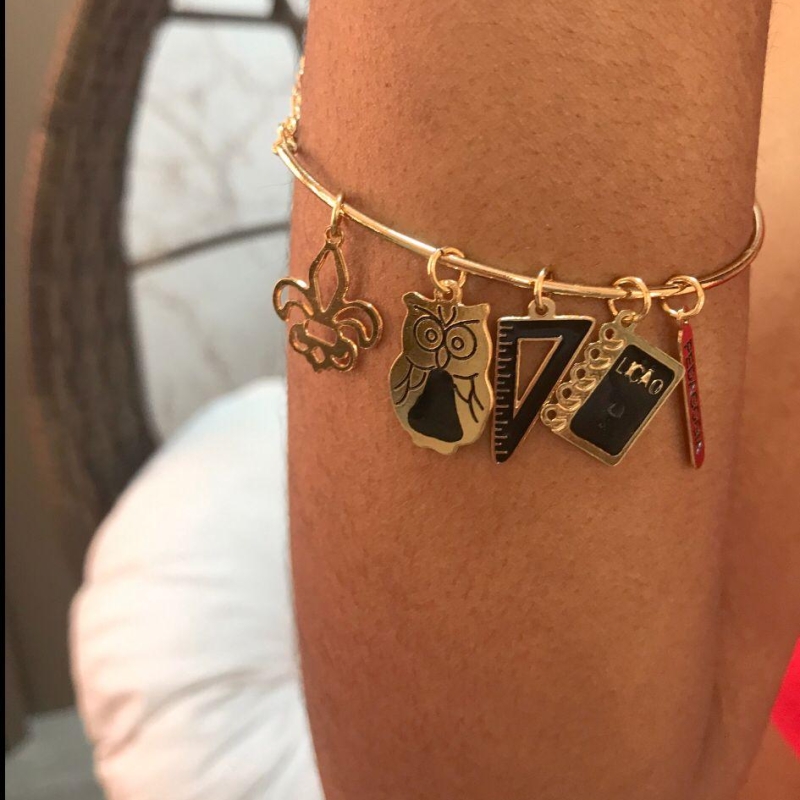 pulseira meia argola, pingentes pedagogia