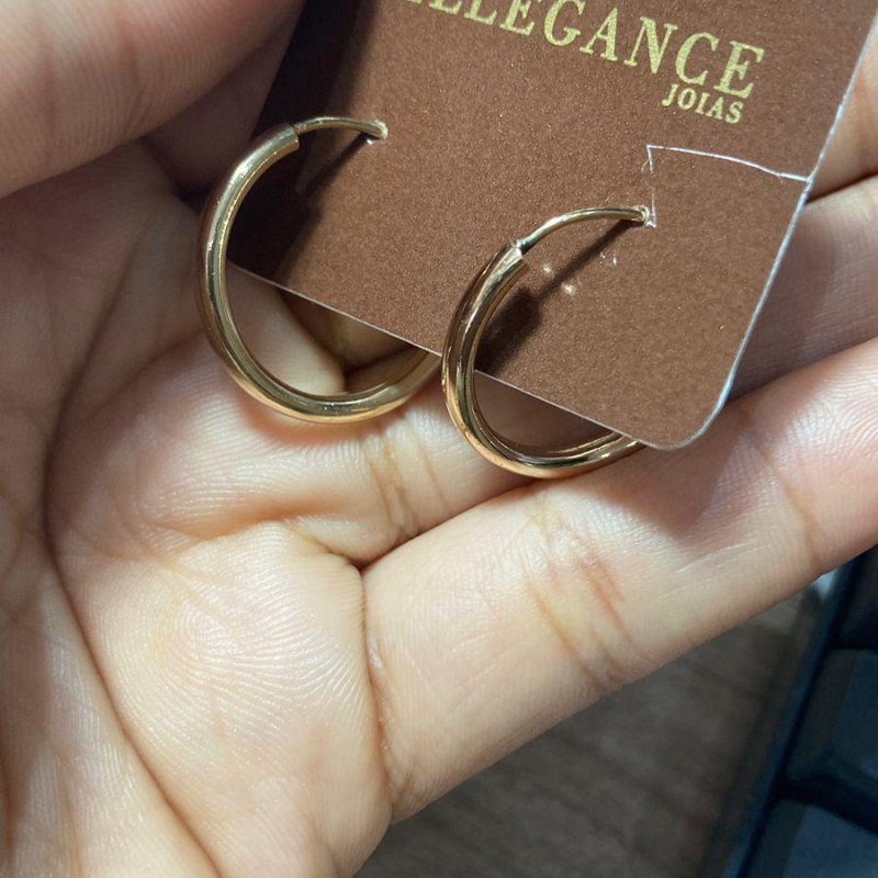 Argola dourada lisa M