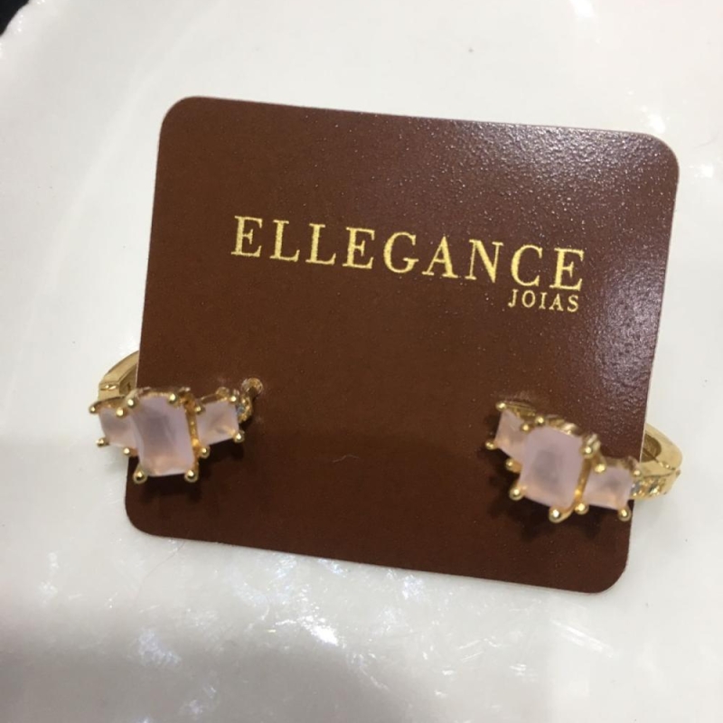 brinco argola de clique pedra rosa claro