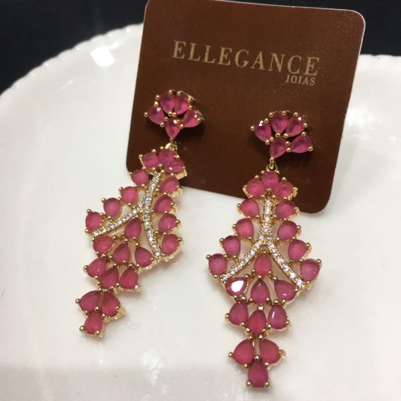 brinco longo cristal rosa