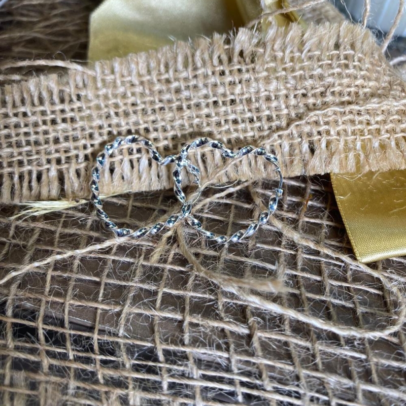 Argola coração torcido