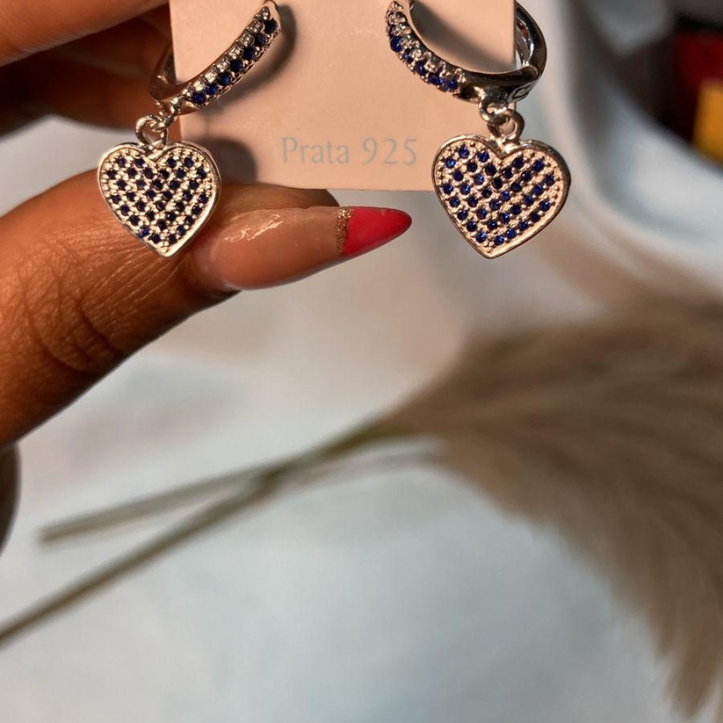 Brinco argola coraçao cravejado