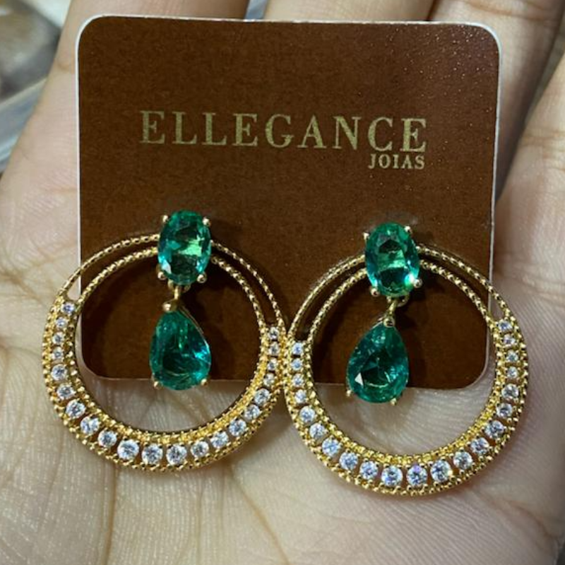 Brinco circulo cravejado com cristal verde
