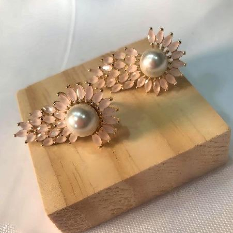 Brinco perola com cristais navete rosa claro