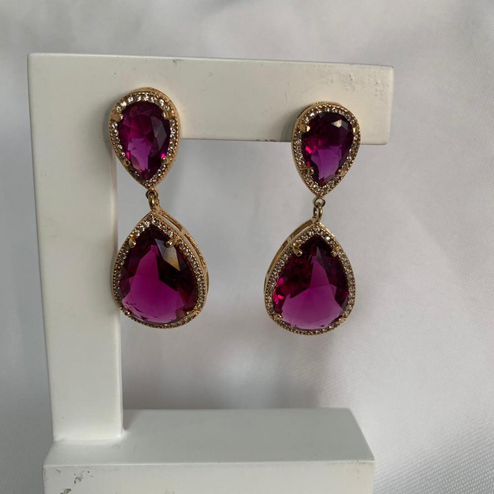 Brinco 2 Pedras Cravejadas Roxo