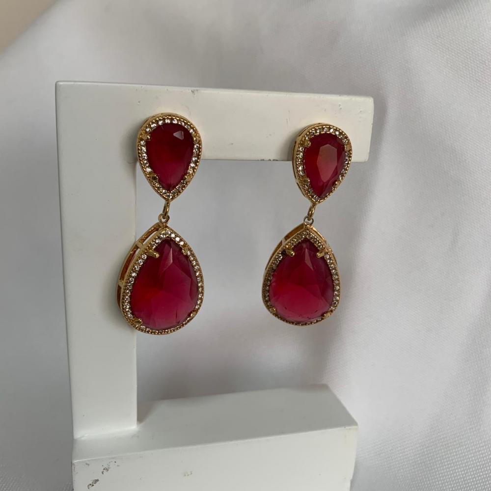 Brinco 2 Pedras Cravejadas Vermelho