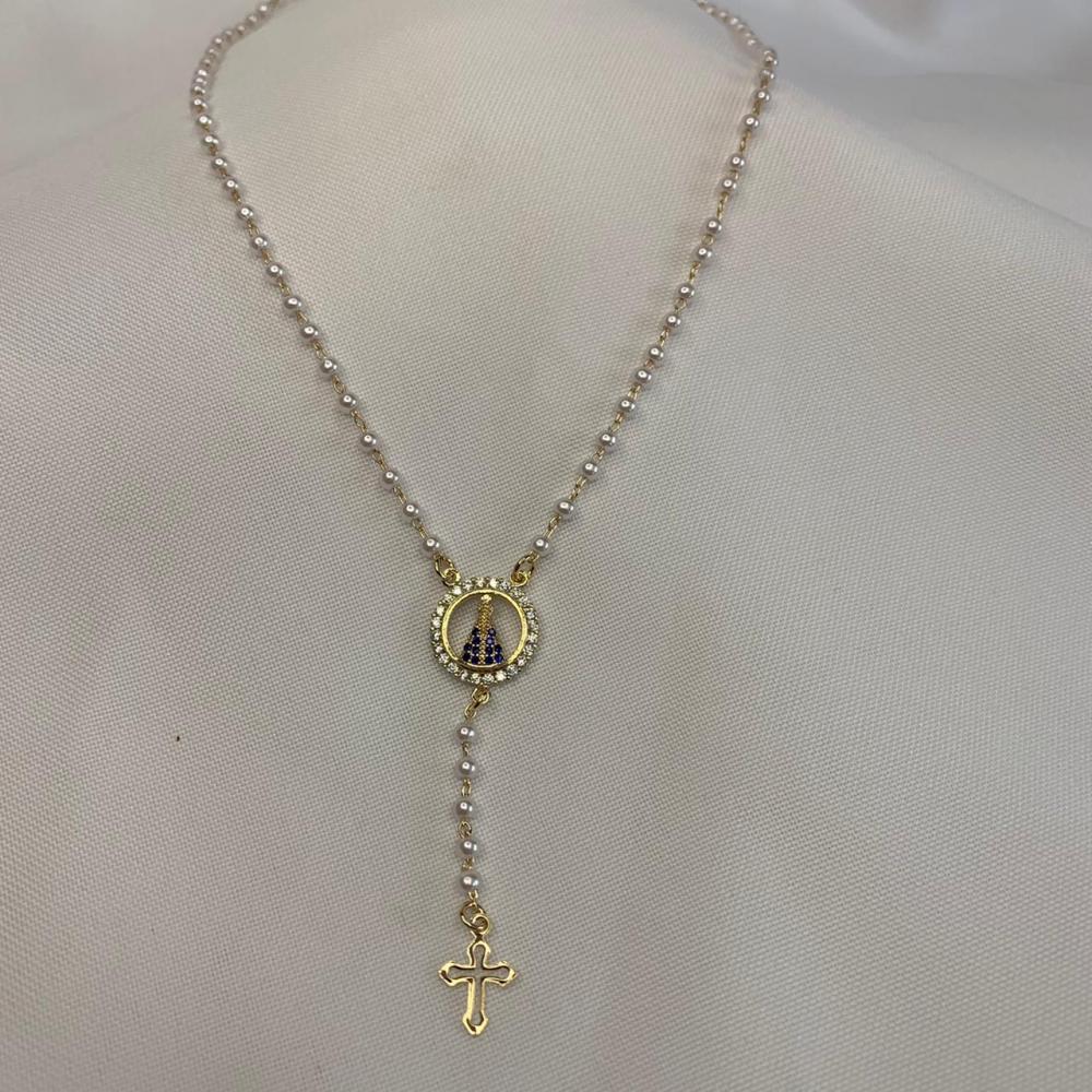 Colar Perolas com Pingente Nossa Senhora com Cruz